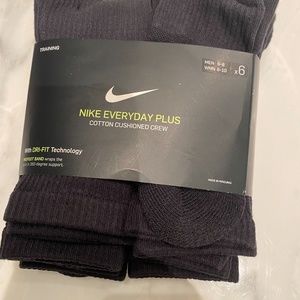 NIKE NWT Black 6 pack Training Socks SZ 6-10